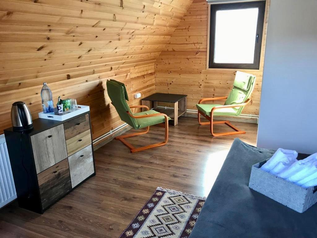 Cabanele Lu' Dinu Curtea de Argeş Buitenkant foto