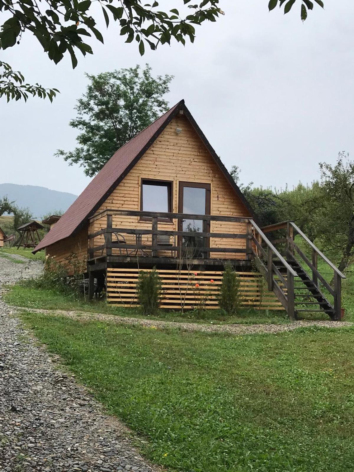 Cabanele Lu' Dinu Curtea de Argeş Buitenkant foto