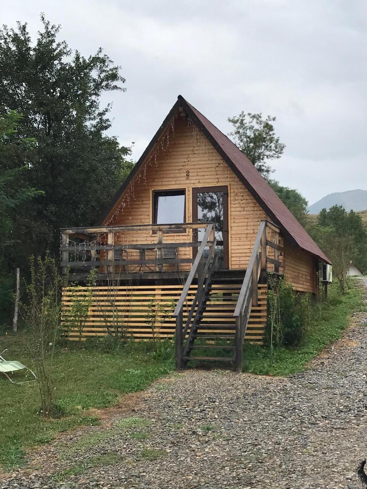 Cabanele Lu' Dinu Curtea de Argeş Buitenkant foto